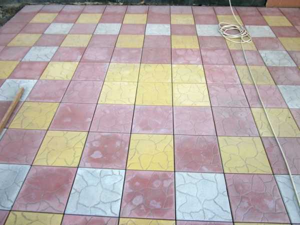 Тротуарная цветная плитка фото – Тротуарная плитка во дворе дома 75 фото идей
