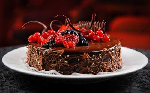 Украшение торта шоколадом и ягодами – украшаем десерт сверху декором из ягод в домашних условиях, варианты красивого оформления