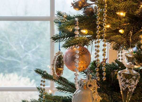Украсить окно на рождество – Как украсить окно к Новому году и Рождеству: интересные идеи